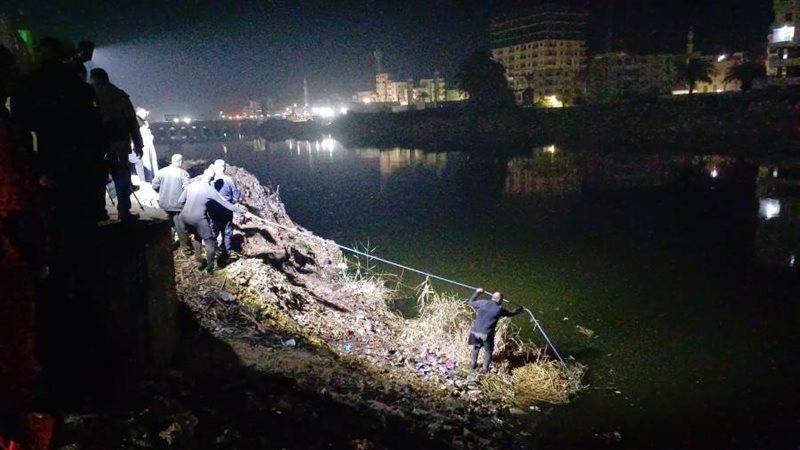 البحث عن ضحايا ميكروباص