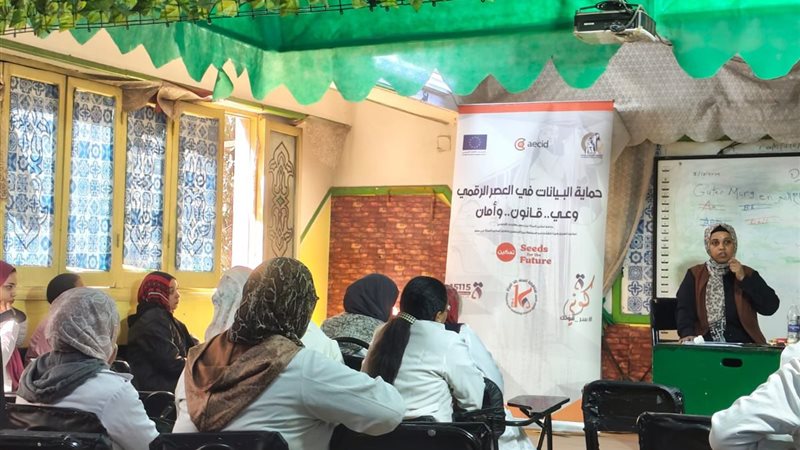 جانب من إحدى الندوات