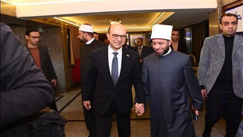 وزير الأوقاف مع محافظ