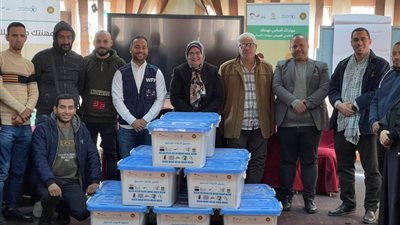 مديرية العمل تسلم 12 حقيبة أدوات للمتفوقين في برنامج 