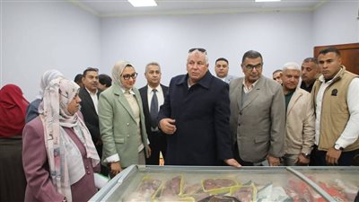 محافظ الوادي الجديد يفتتح أول مجمع استهلاكي للسلع الغذائية والمُعمّرة للموظفين