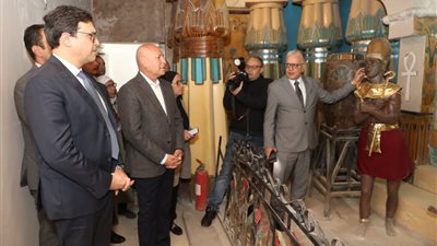 وزير الثقافة ومحافظ القاهرة يضعان خطة عاجلة لتطوير متحف الشمع