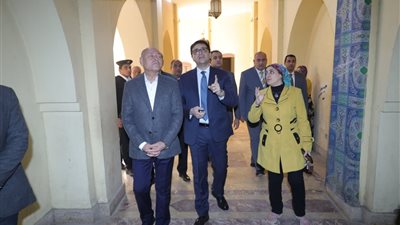 جولة مفاجئة لوزير الثقافة ومحافظ القاهرة بقصر ثقافة عين حلوان