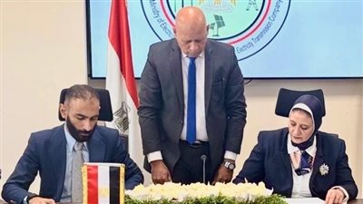 المصرية لنقل الكهرباء توقع عقدًا جديدًا  لدعم ربط مشروعات طاقة الرياح بالشبكة