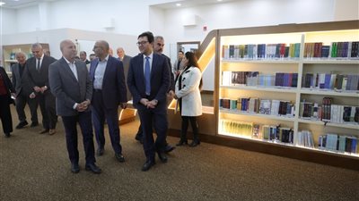 وزير الثقافة ومحافظ القاهرة يتفقدان مكتبة «نون السحار 2» بزهراء المعادي