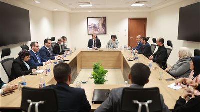 نائب وزير الصحة يُطلع وفدًا ليبيًا رفيع المستوى على تجربة الرعاية الصحية 