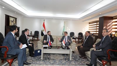 وزير الزراعة يبحث مع وزير الاقتصاد الأرميني آفاق التعاون الزراعي المشترك
