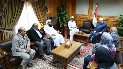 وكيل الأزهر يستقبل وفدًا عُمانيًّا للاطلاع على تجربة الأزهر في التوعية الأسرية