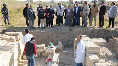 محافظ بني سويف يتابع أعمال تنقيب وتوثيق وترميم بالمواقع الأثرية