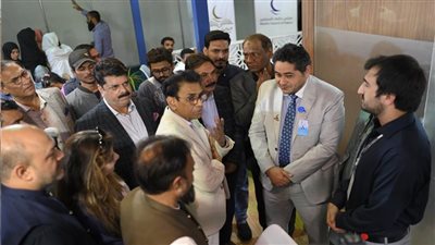 وزير التعليم الباكستاني يزور جناح مجلس حكماء المسلمين بمعرض كراتشي للكتاب