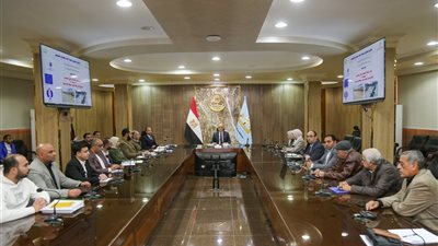 استعراض الموقف التنفيذي لمشروعات تحسين نوعية المياه بمصرف كيتشنر