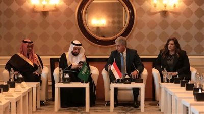 وزيرا السياحة المصري والحج السعودي يناقشان الاستعدادات لموسم الحج والعمرة