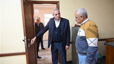 محافظ الغربية يعاين مشروعات كورنيش الساحل والصرف الصحي بسمنود