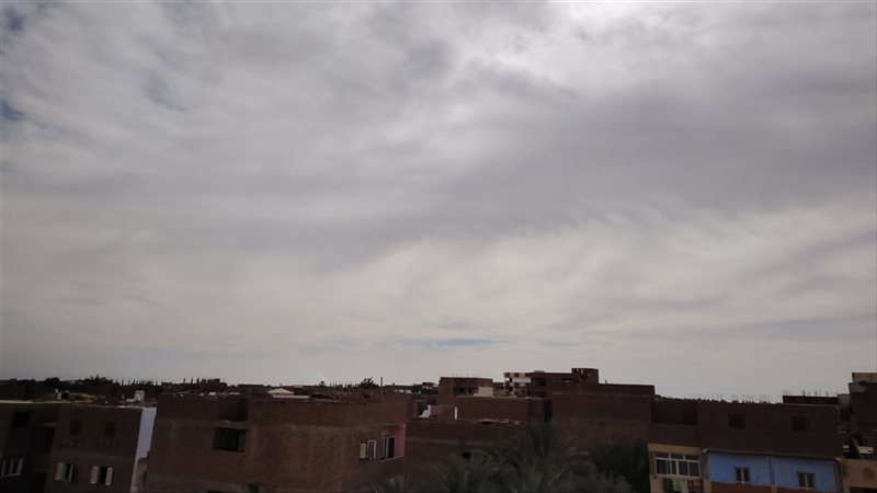 سحب كثيفة تغطى سماء