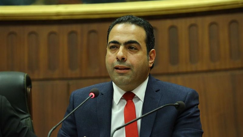  الدكتور محمود حسين