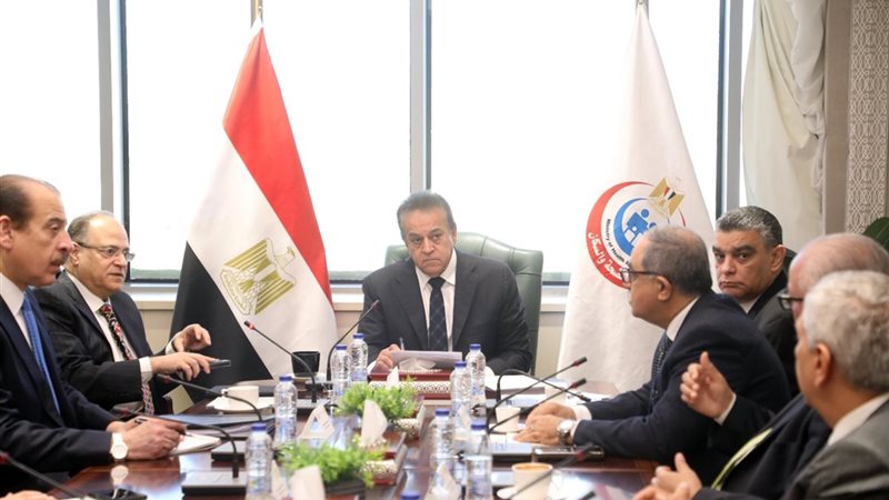 اجتماع وزير الصحة