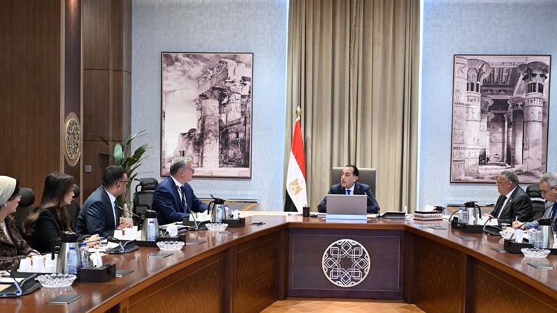 رئيس الوزراء خلال