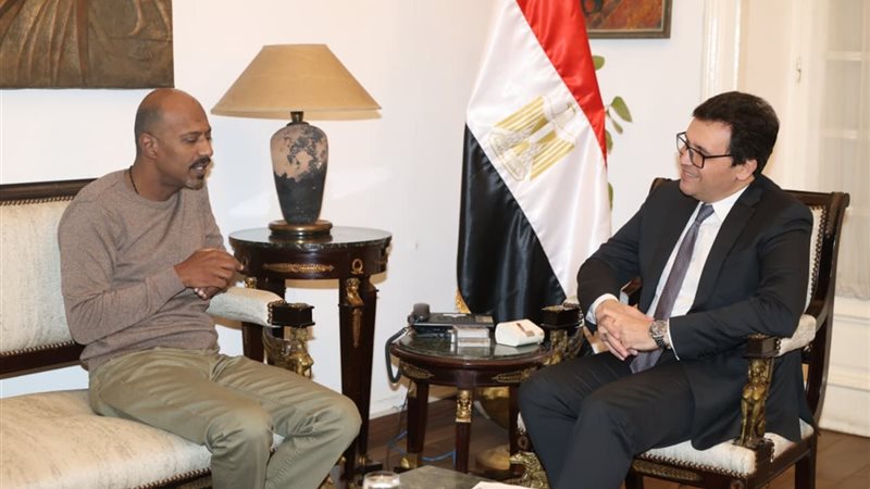 وزير الثقافة أثناء