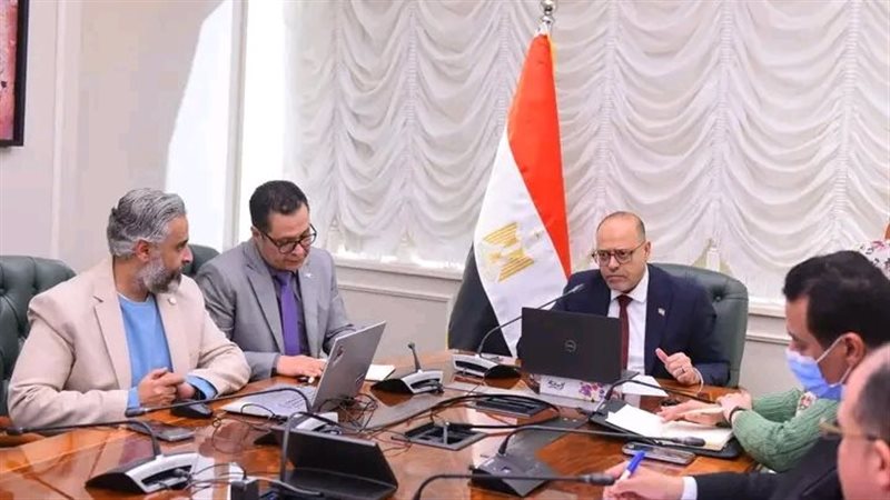 جانب من اجتماع وزير