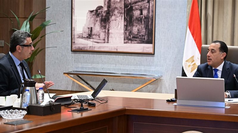 رئيس الوزراء خلال