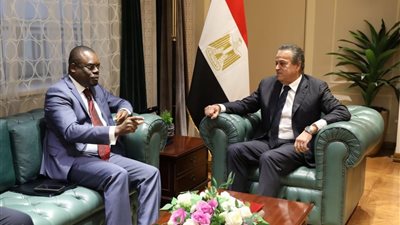 وزير الصحة يناقش مع مدير المركز الأفريقي لمكافحة الأمراض سبل التعاون المشترك