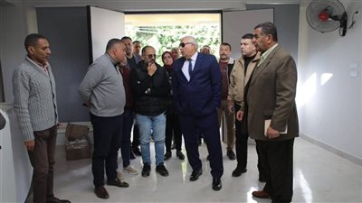 محافظ الوادي الجديد يتابع التجهيزات النهائية بالمركز التكنولوجي 