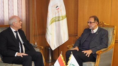 رئيس هيئة سلامة الغذاء يبحث التعاون مع السفير الأسترالي بالقاهرة
