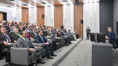 وزير الاستثمار يستعرض تحديات الاقتصاد المصري أمام الدبلوماسيين العسكريين