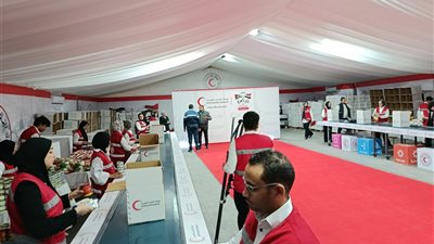 الهلال الأحمر يستعرض جهوده الإنسانية في دعم غزة