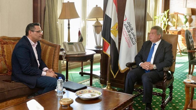 خالد عبد العزيز و