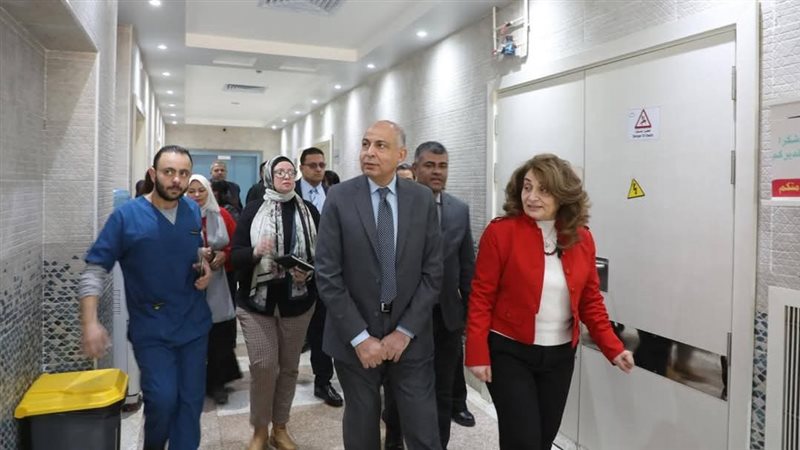 محافظ المنيا خلال