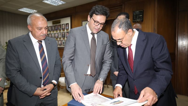 جانب من التسليم