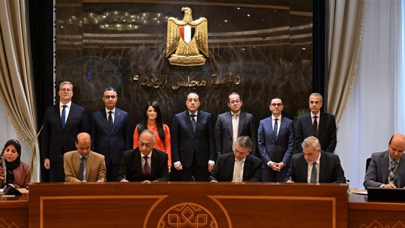 رئيس الوزراء يشهد