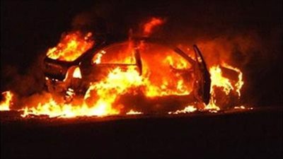 اضرام النيران في سيارة تحمل لافتة خاصة بعيد حانوكا اليهودي في أستراليا