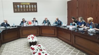 آليه نقابية لحماية العمال.. ورئيس نقابة النسيج: نطالب باحترام قانون العمل