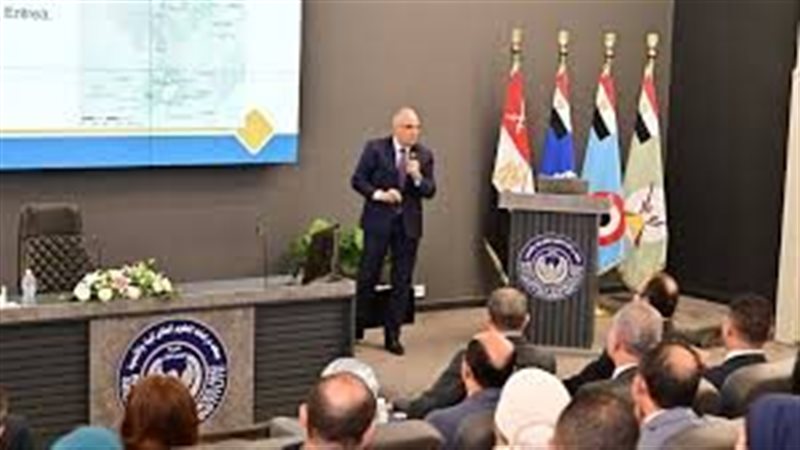 سويلم يلقي محاضرة