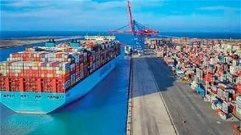  سفينة للحاويات والبضائع