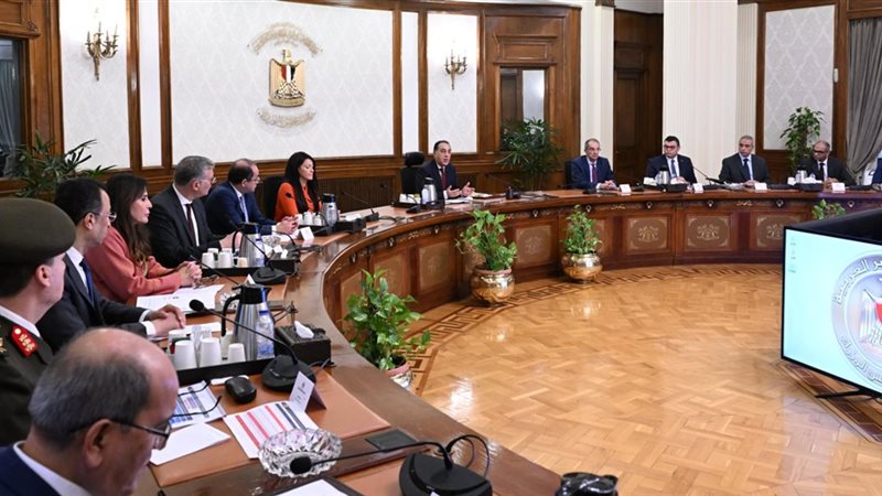 رئيس الوزراء خلال