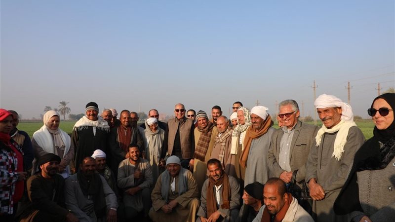 محافظ المنيا يشارك