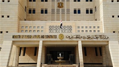 الخارجية السورية: ندين بشدة استهداف أحد مساجد حمص