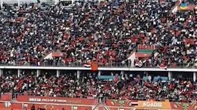 ما سر العلاقة الخاصة بين المصريين وجماهير أكادير؟