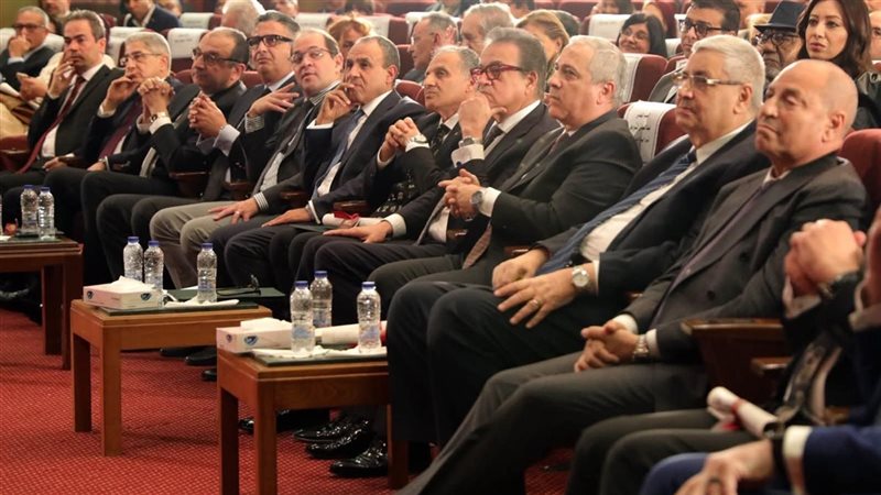 الوزراء يتصدرون احتفالية