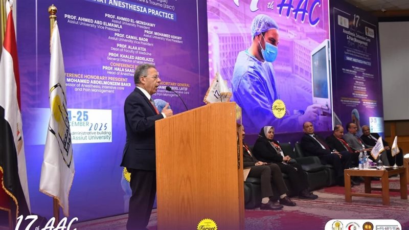 نقيب الأطباء خلال