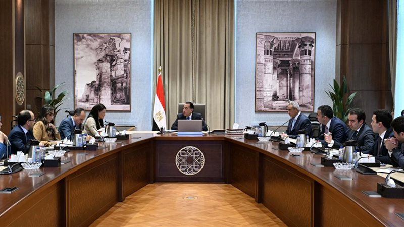 رئيس الوزراء خلال