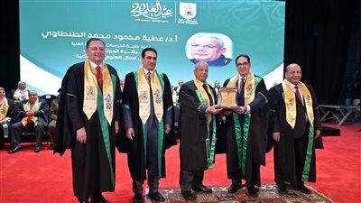 جامعة القاهرة تكرم الطنطاوي عميد الدراسات الإفريقية في احتفاليتها بعيد العلم
