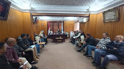 اجتماع موسع لضبط الأداء الإداري بكفر الشيخ