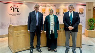 تكريم م/ نفيسة هاشم خلال اجتماع الجمعية العمومية للمجمعة المصرية لتأمين البناء