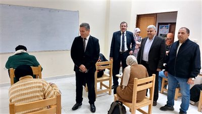 عاشور يتابع الامتحانات بكلية الحاسبات والذكاء الاصطناعى