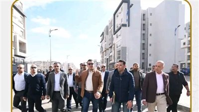 وزير الإسكان يتفقد مشروعات 