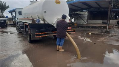 كسح مياه الأمطار ببلطيم في كفر الشيخ